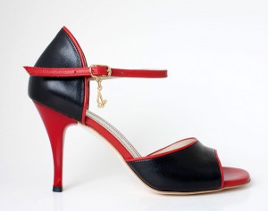 M08-Black-Red-Tango_49_1